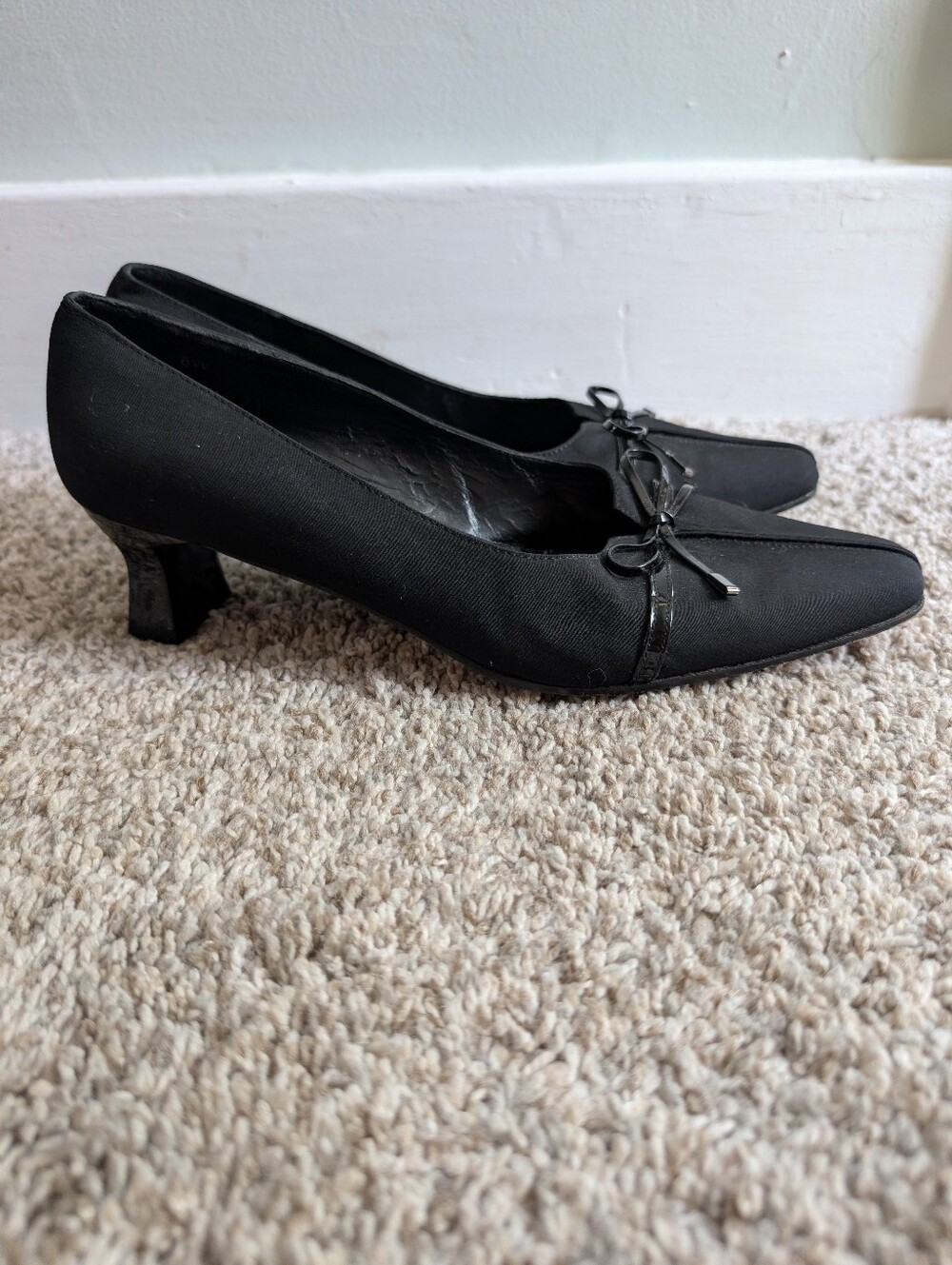 Vaneli Classic Black Kitten Heel Pumps With Point Toe And Bow Details Sz 8W - Picture 5 of 9